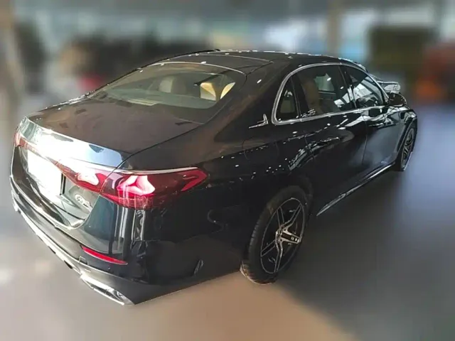 Mercedes-Benz E-Class — Фото автомобиля 9
