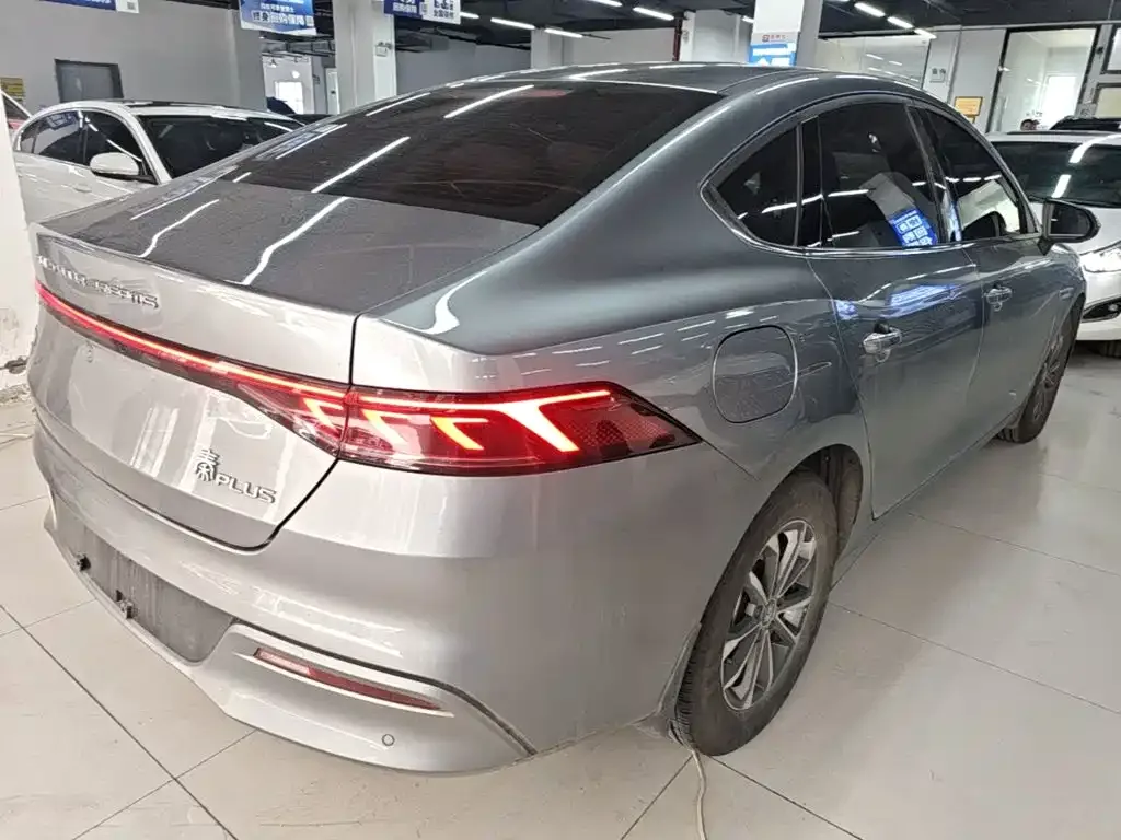 BYD Qin PLUS 2023 Champion Edition DM-i 55KM Leading — Фото автомобиля 4