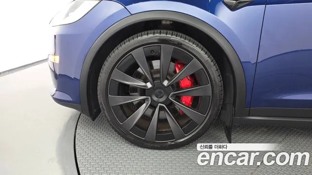 Tesla Model X — Фото автомобиля 5