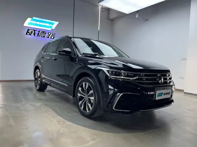 Volkswagen Tiguan L — Фото автомобиля 8