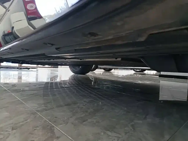 Li Auto L8 — Фото автомобиля 21