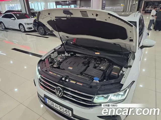 Volkswagen Tiguan — Фото автомобиля 3