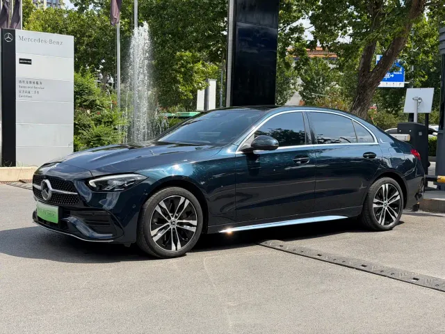 Фотография автомобиля — Mercedes-Benz C-Class