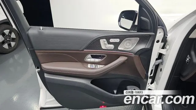 Mercedes-Benz GLE-Class — Фото автомобиля 24