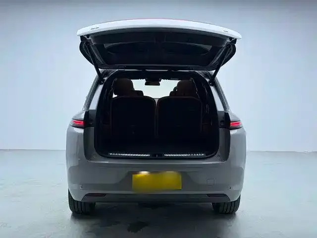 Li Auto L8 — Фото автомобиля 7