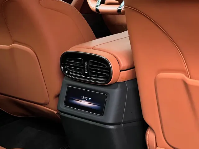 BYD U8 — Фото автомобиля 22
