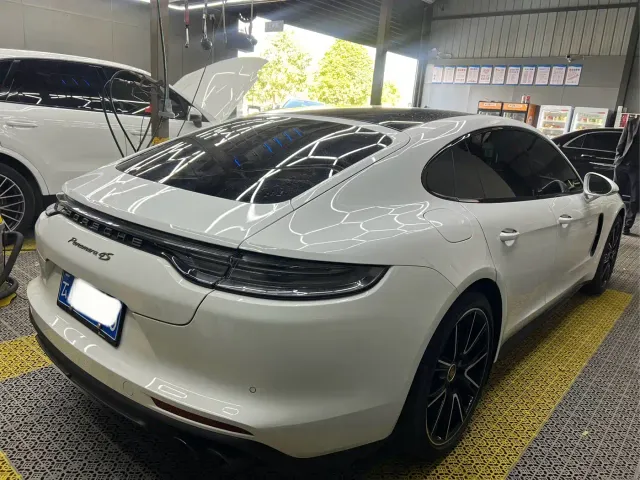 Porsche Panamera — Фото автомобиля 9