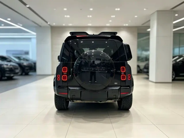 Land Rover Defender — Фото автомобиля 6