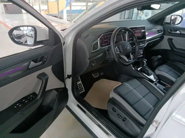 Volkswagen T-Roc — Фото автомобиля 15