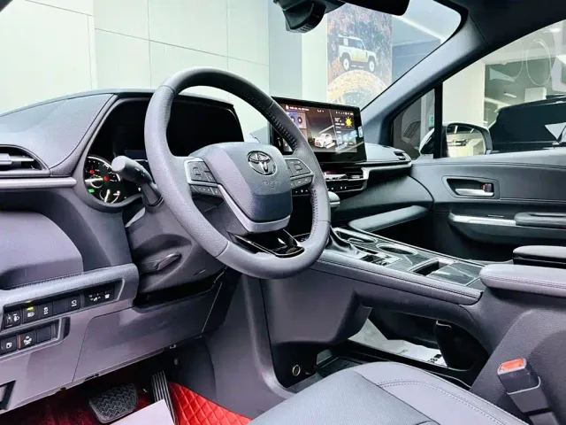 Toyota Sienna — Фото автомобиля 8