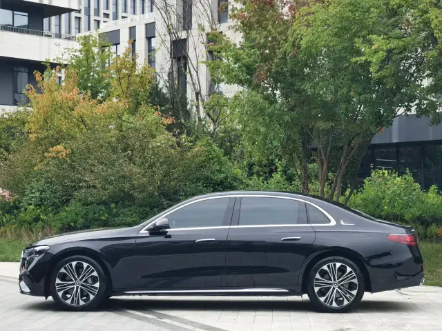 Mercedes-Benz E-Class — Фото автомобиля 4