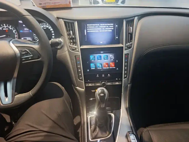 Infiniti Q50L — Фото автомобиля 9