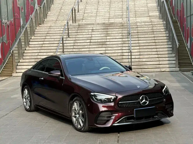 Mercedes-Benz E-Class — Фото автомобиля 3