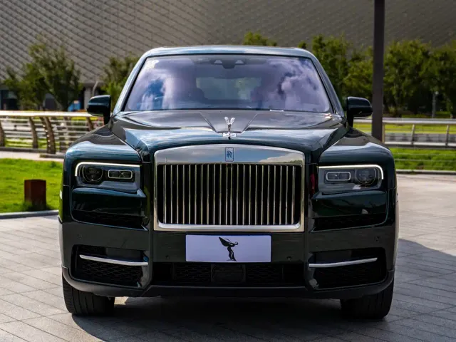 Rolls-Royce Cullinan — Фото автомобиля 2