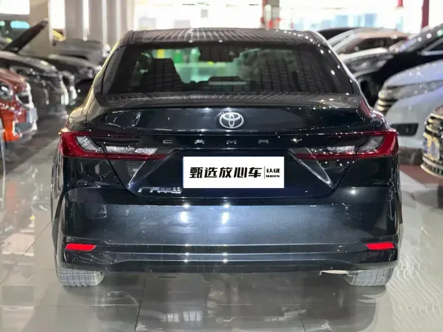 Toyota Camry — Фото автомобиля 3