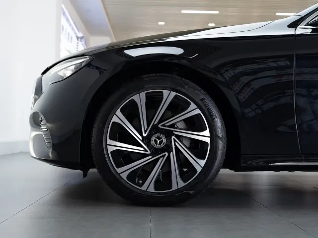 Mercedes-Benz E-Class — Фото автомобиля 7
