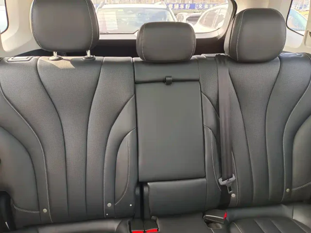 Roewe RX5 Max — Фото автомобиля 13