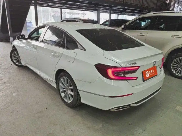 Honda Accord — Фото автомобиля 4