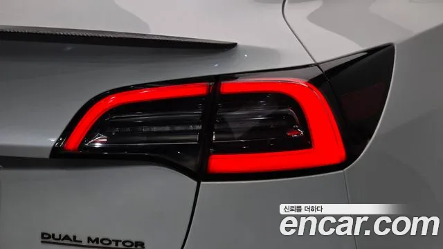 Tesla Model 3 — Фото автомобиля 8