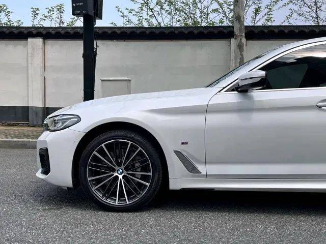 BMW 5 Series — Фото автомобиля 7
