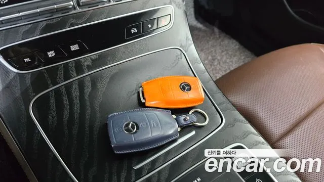 Mercedes-Benz E-Class — Фото автомобиля 12