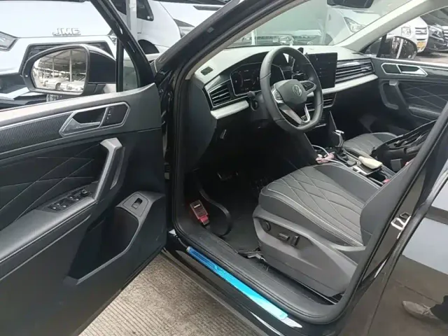 Volkswagen Tiguan L — Фото автомобиля 15
