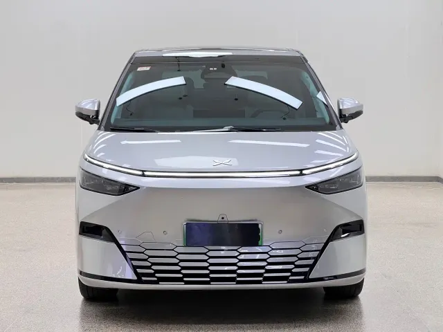 Xpeng X9 — Фото автомобиля 2