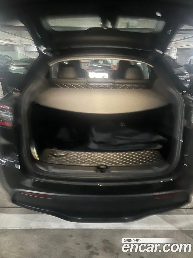 Tesla Model Y — Фото автомобиля 18