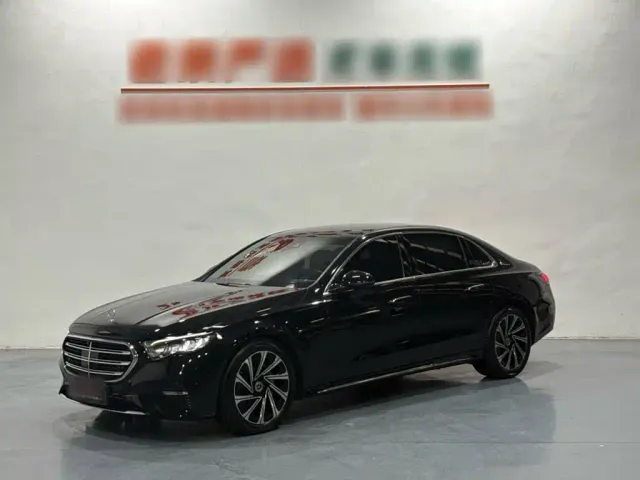 Фотография автомобиля — Mercedes-Benz E-Class