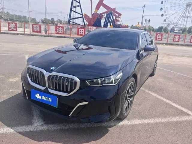 Фотография автомобиля — BMW i5