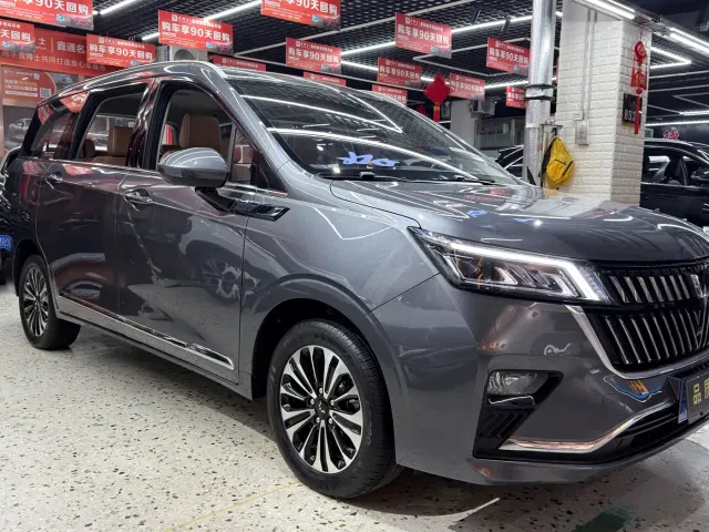 Wuling Jiachen — Фото автомобиля 3