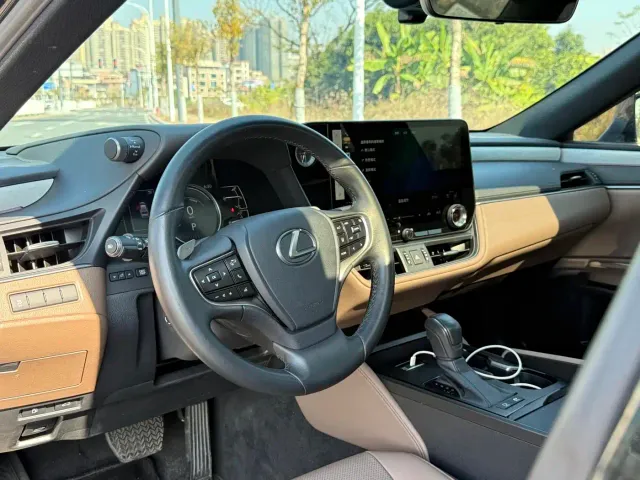 Lexus ES — Фото автомобиля 8