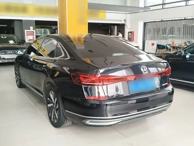 Volkswagen Passat — Фото автомобиля 4