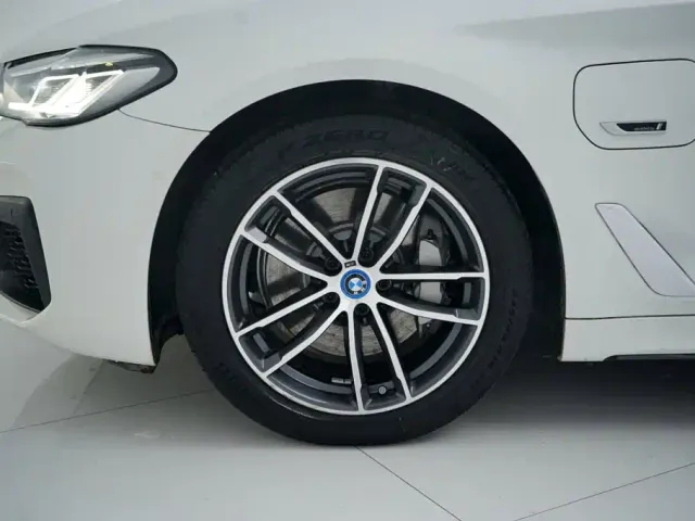 BMW 5 Series — Фото автомобиля 22