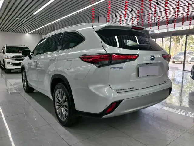 Toyota Highlander — Фото автомобиля 5