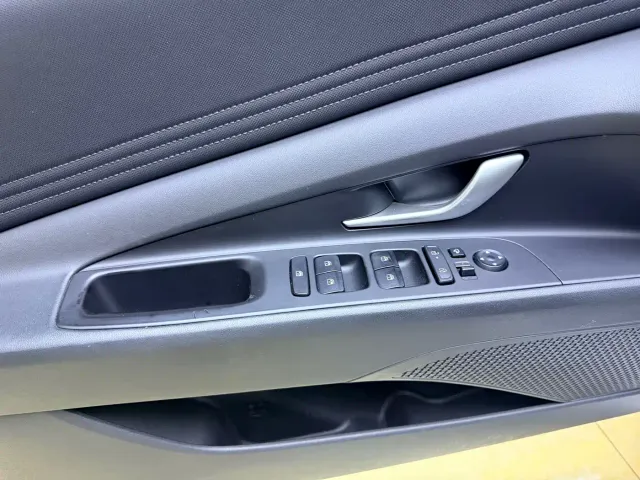 Hyundai Elantra — Фото автомобиля 12