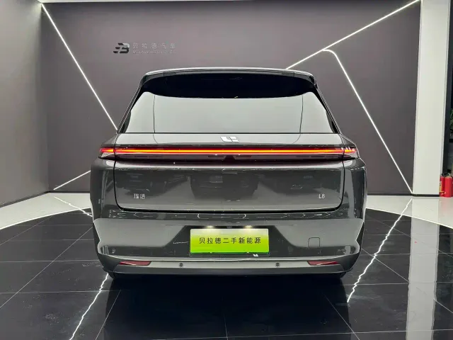 Li Auto L8 — Фото автомобиля 21