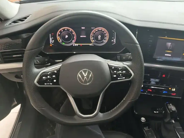 Volkswagen Passat — Фото автомобиля 10