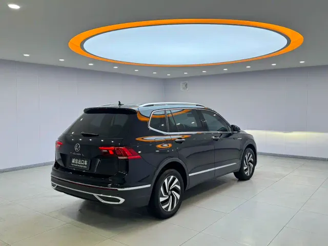 Volkswagen Tiguan L — Фото автомобиля 6