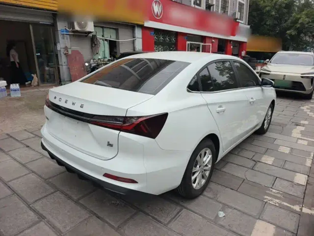 Roewe i5 — Фото автомобиля 6