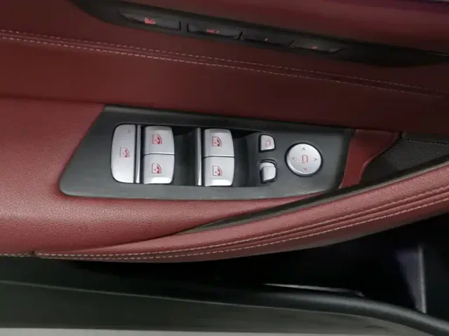 BMW 5 Series — Фото автомобиля 9