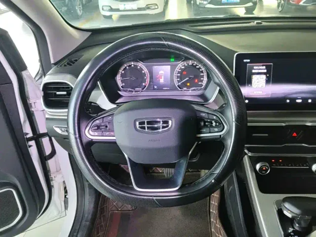 Geely Binyue — Фото автомобиля 10
