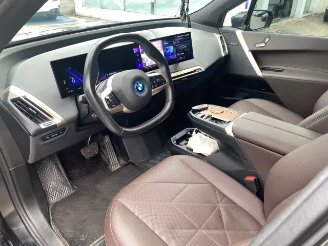 BMW iX — Фото автомобиля 9
