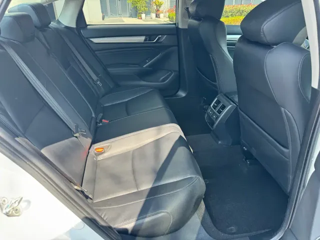 Honda Accord — Фото автомобиля 8