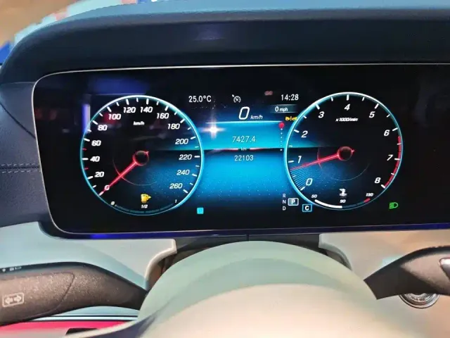 Mercedes-Benz E-Class — Фото автомобиля 8