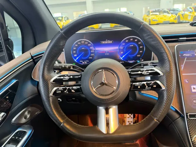 Mercedes-Benz EQE SUV — Фото автомобиля 6