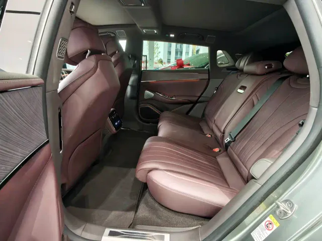 Denza Z9GT — Фото автомобиля 10