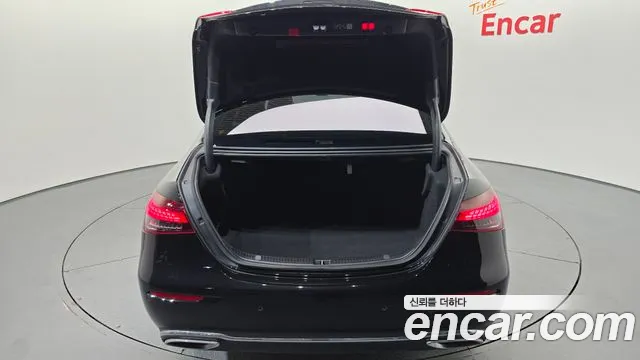 Mercedes-Benz E-Class — Фото автомобиля 18