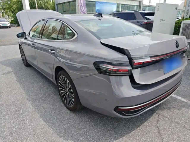 Volkswagen Passat — Фото автомобиля 4