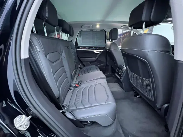 Volkswagen Touareg — Фото автомобиля 7